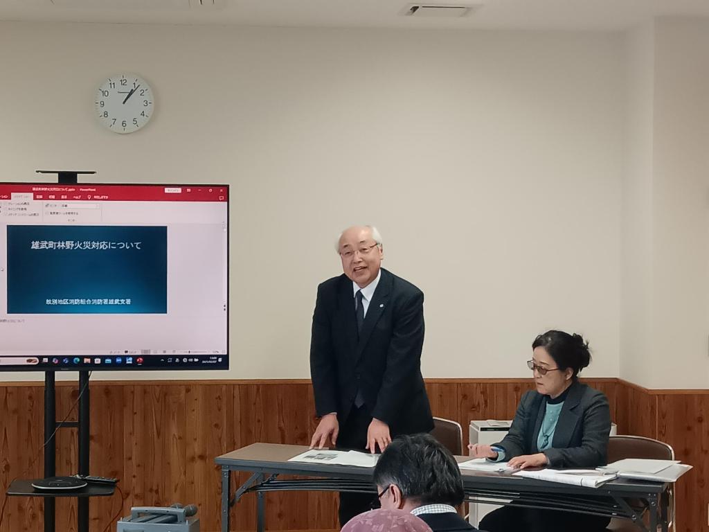 歓迎挨拶をする町長