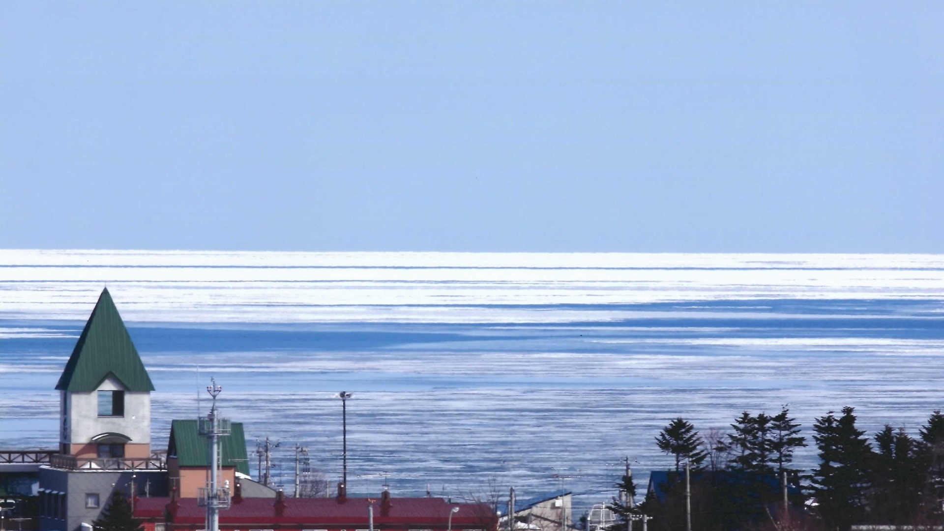 雄武町市街地から眺める流氷の画像